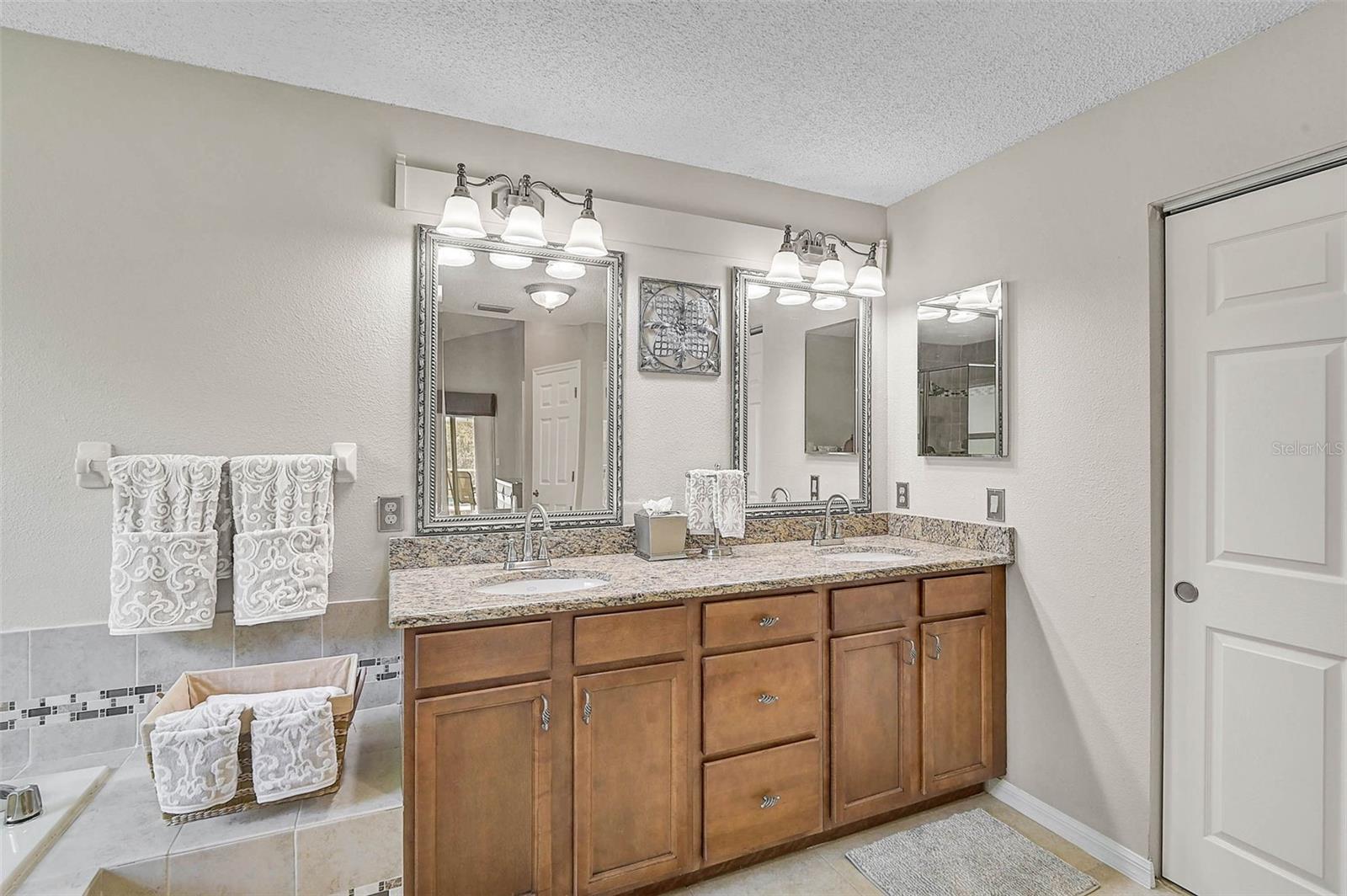 A4655503 Property Photo