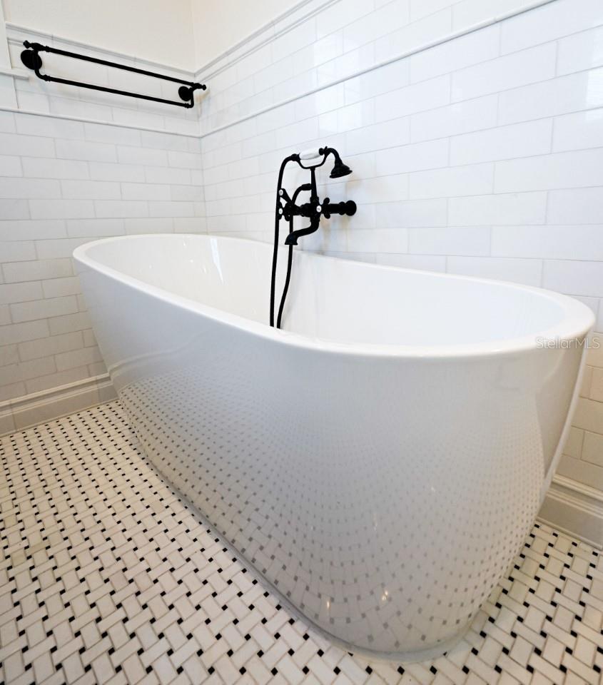 608 GROVE ST N, ST PETERSBURG, FL, 33701