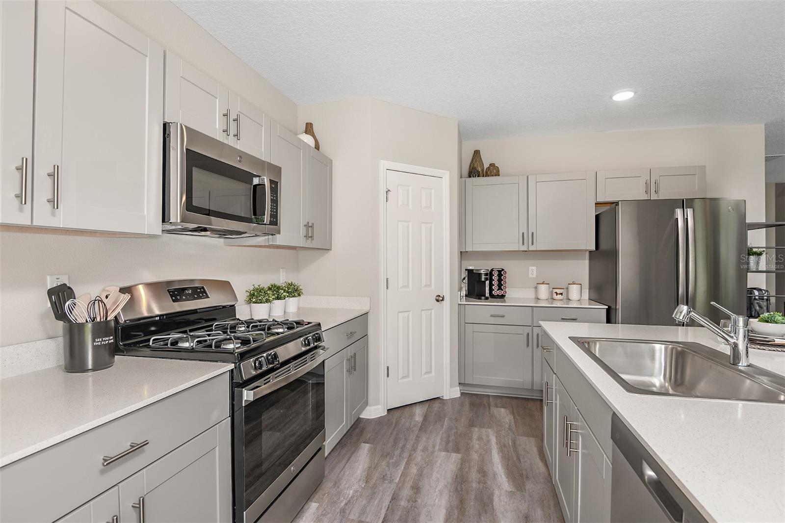 37106 SAGEMOOR DR, ZEPHYRHILLS, FL, 33541