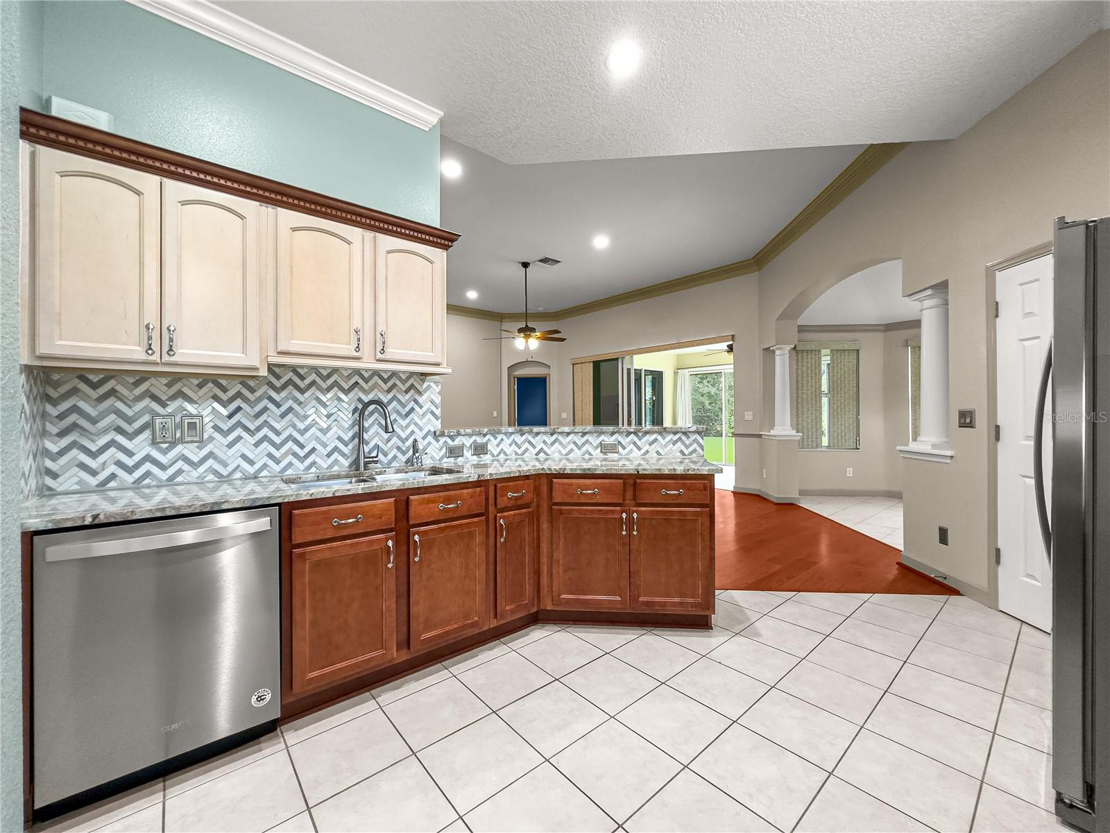 8045 WATERBURY WAY, MOUNT DORA, FL, 32757