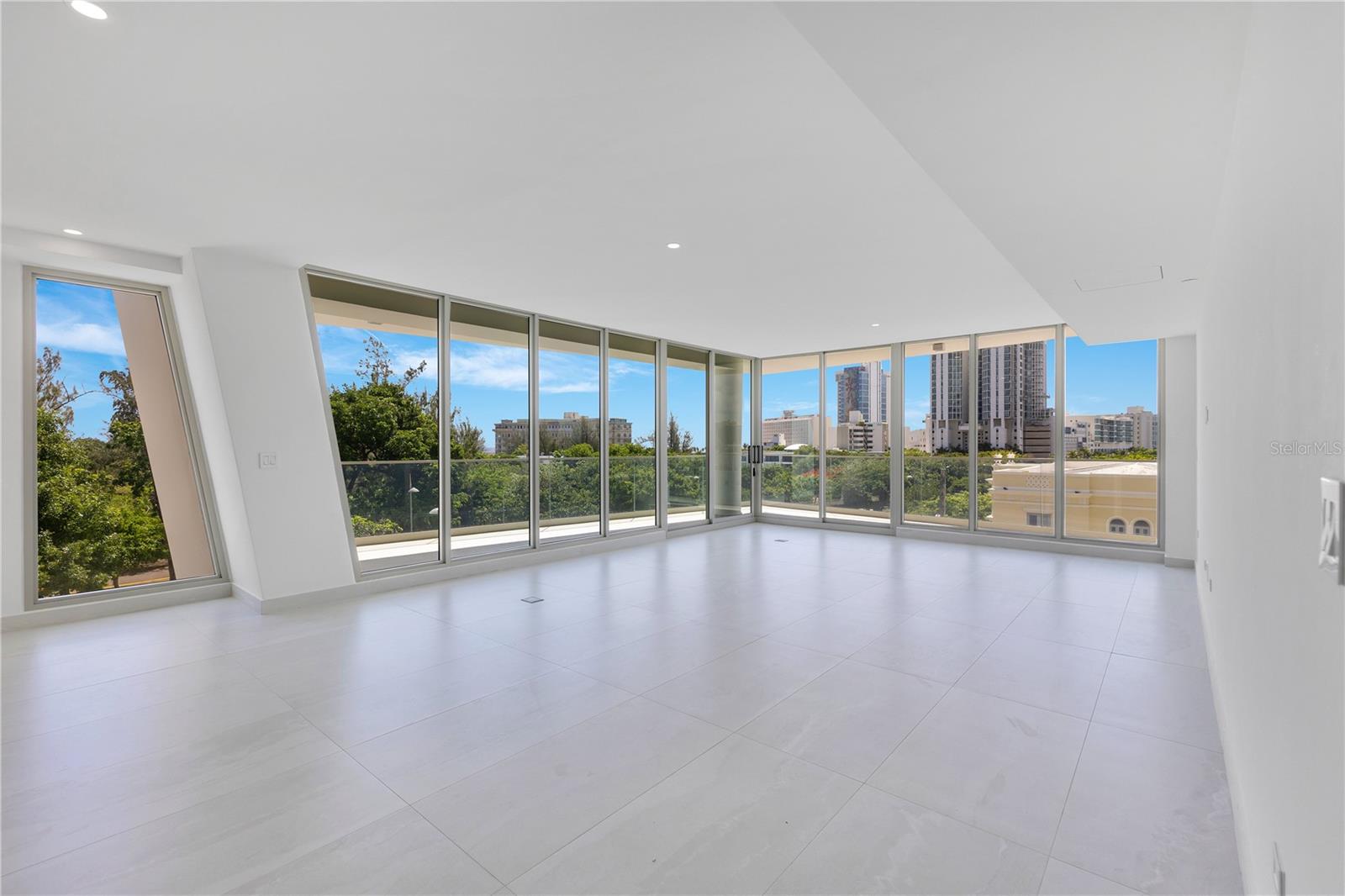 PR9114176 Property Photo