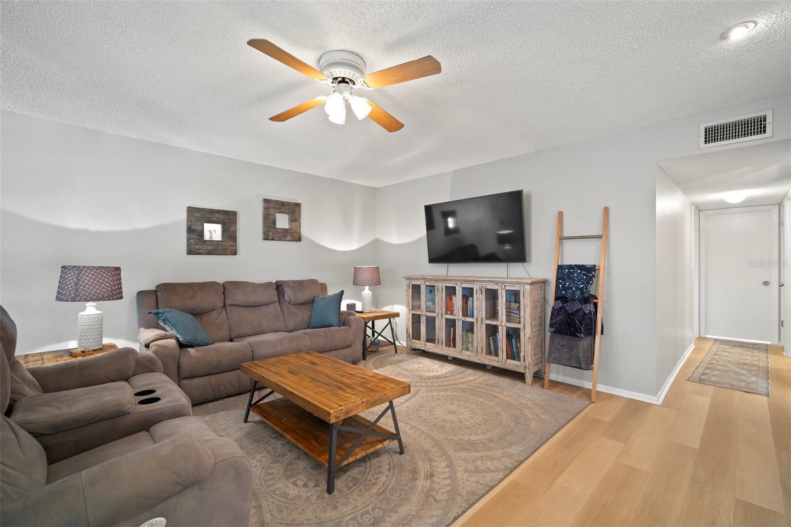 4325 AEGEAN DR #250B, TAMPA, FL, 33611