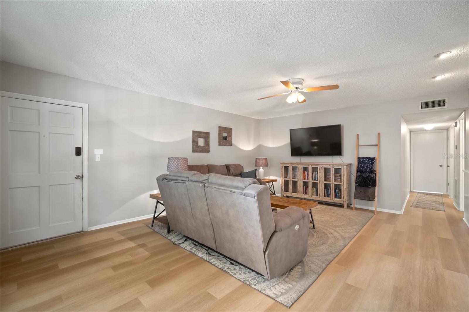 4325 AEGEAN DR #250B, TAMPA, FL, 33611