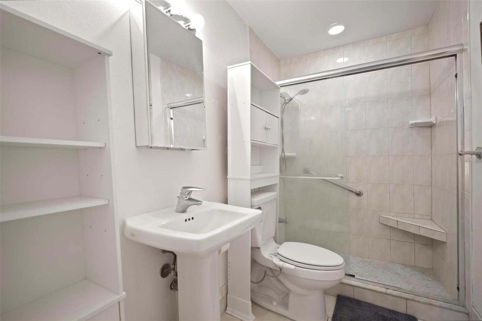 4325 AEGEAN DR #250B, TAMPA, FL, 33611