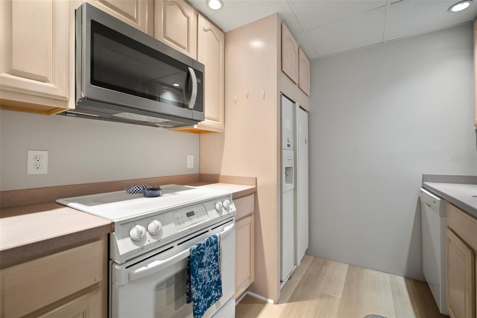 4325 AEGEAN DR #250B, TAMPA, FL, 33611