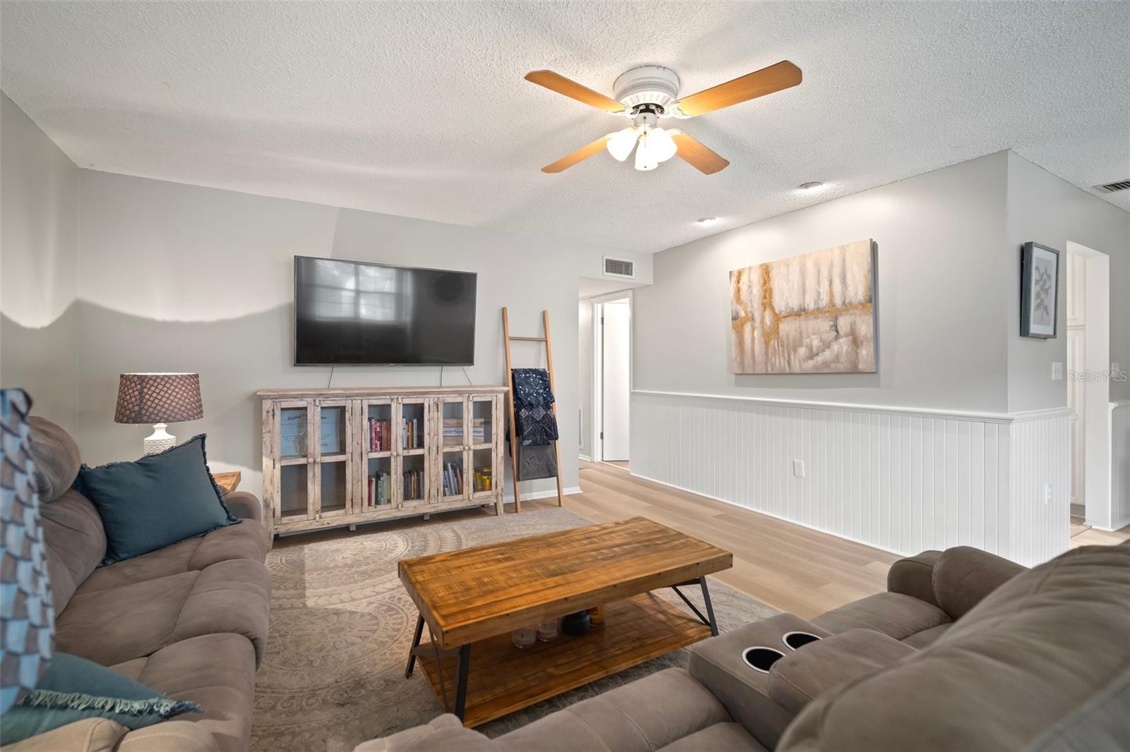 4325 AEGEAN DR #250B, TAMPA, FL, 33611