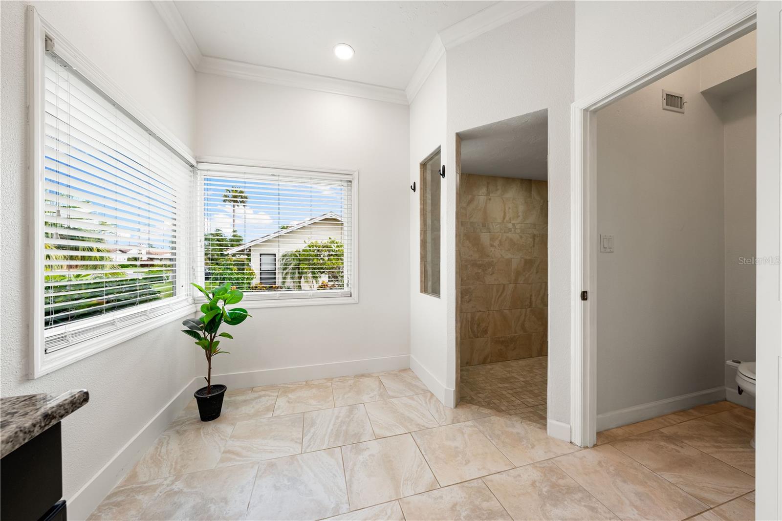 A4655585 Property Photo