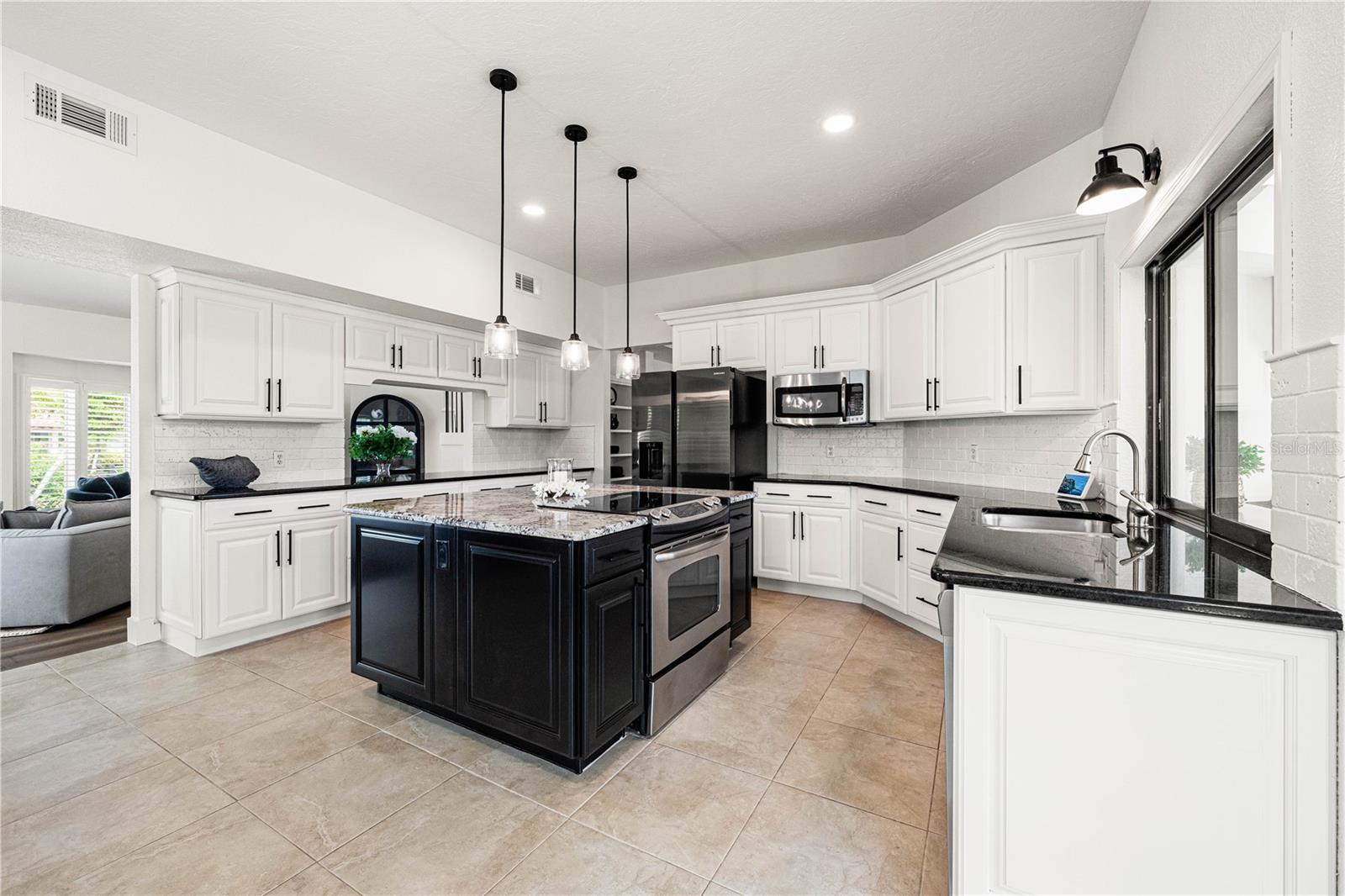 A4655585 Property Photo