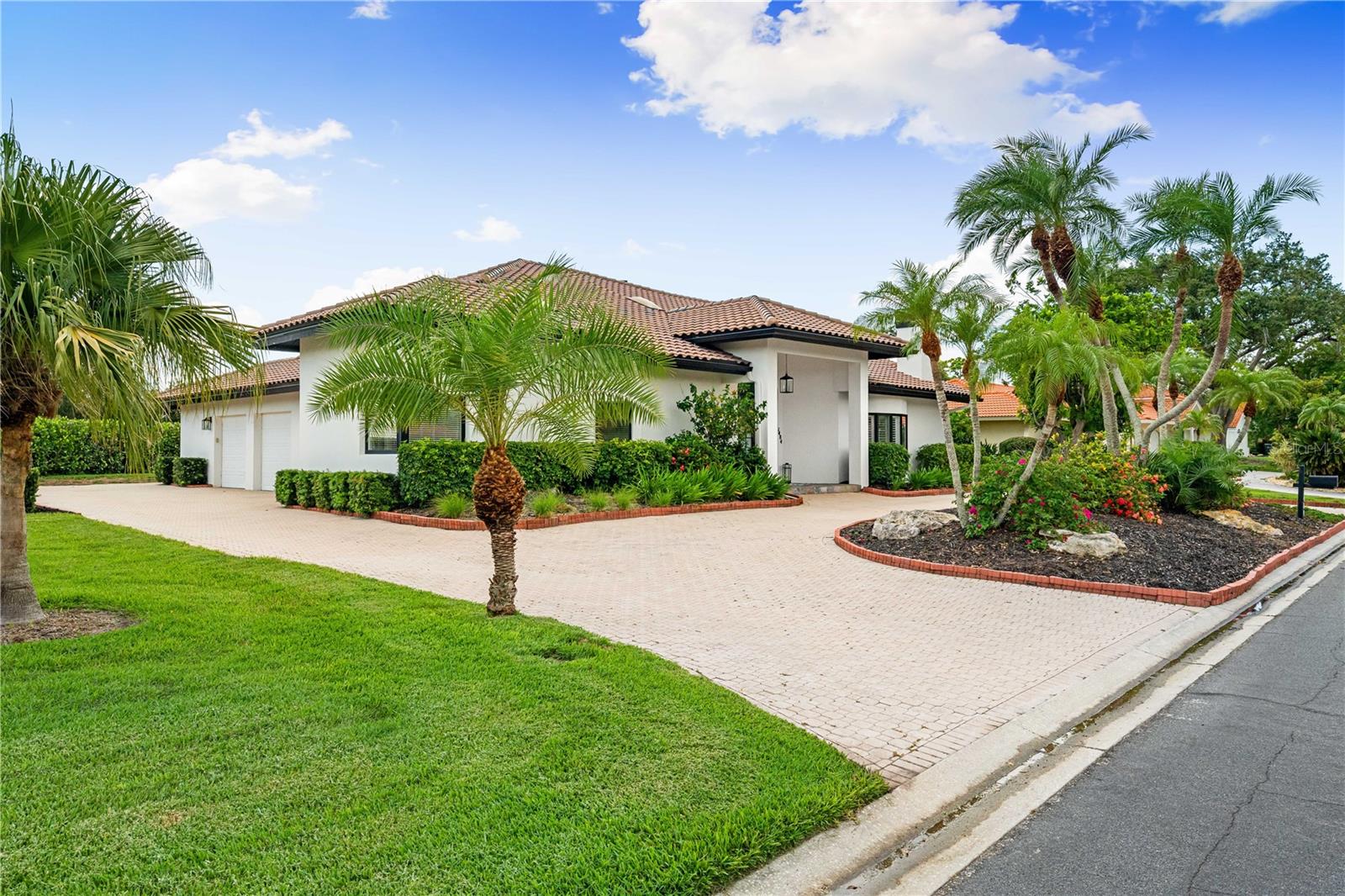 A4655585 Property Photo