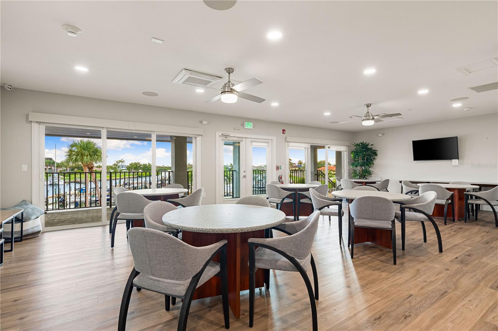 A4655585 Property Photo