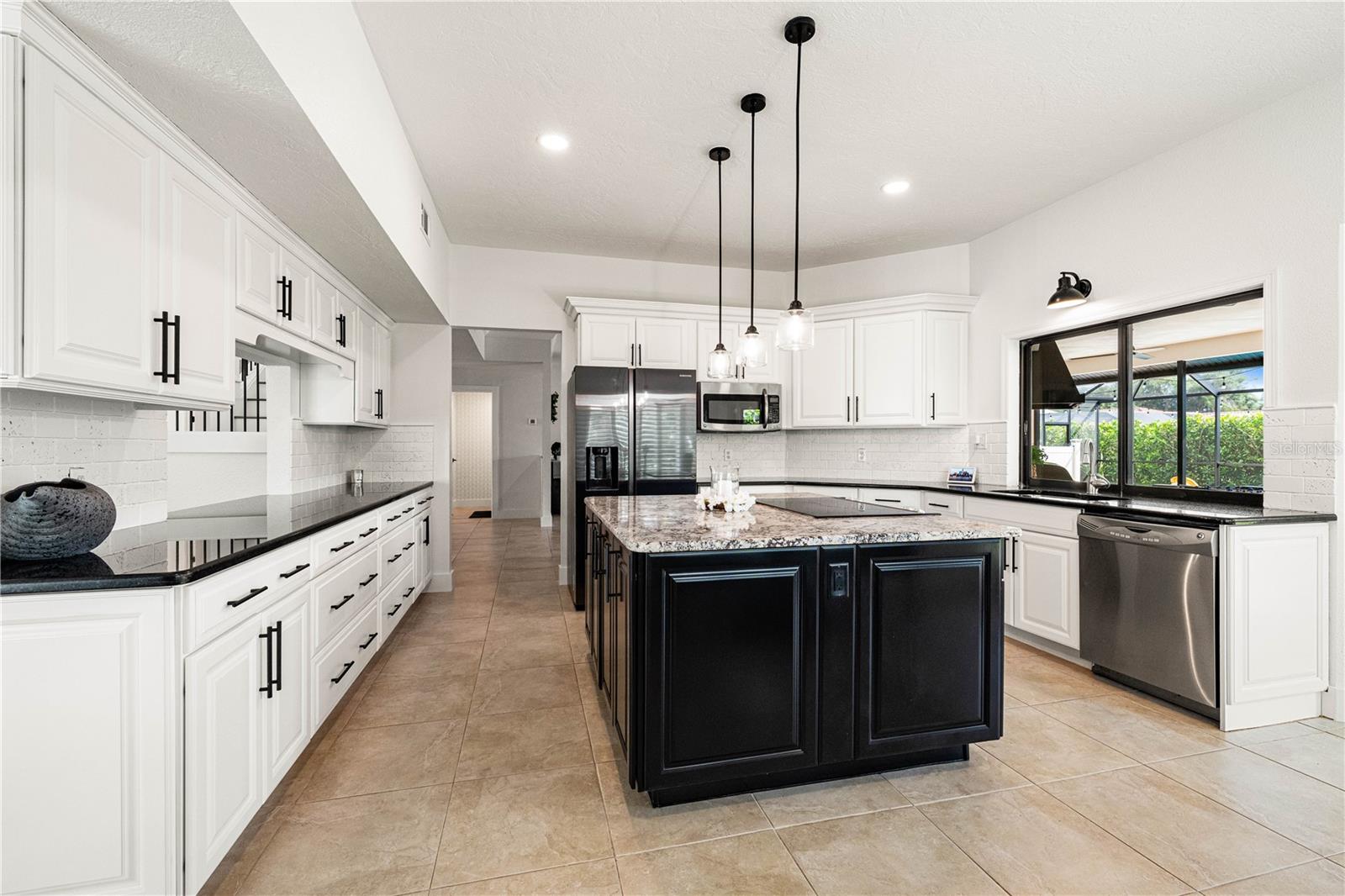A4655585 Property Photo
