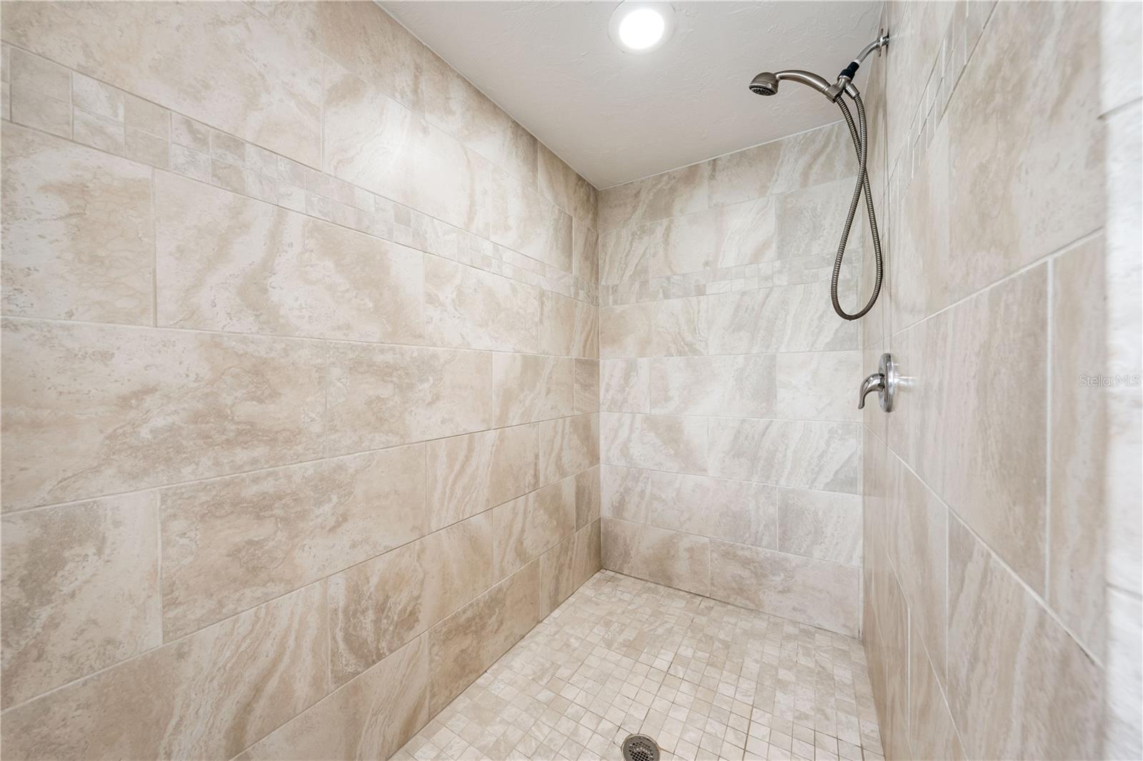 A4655585 Property Photo