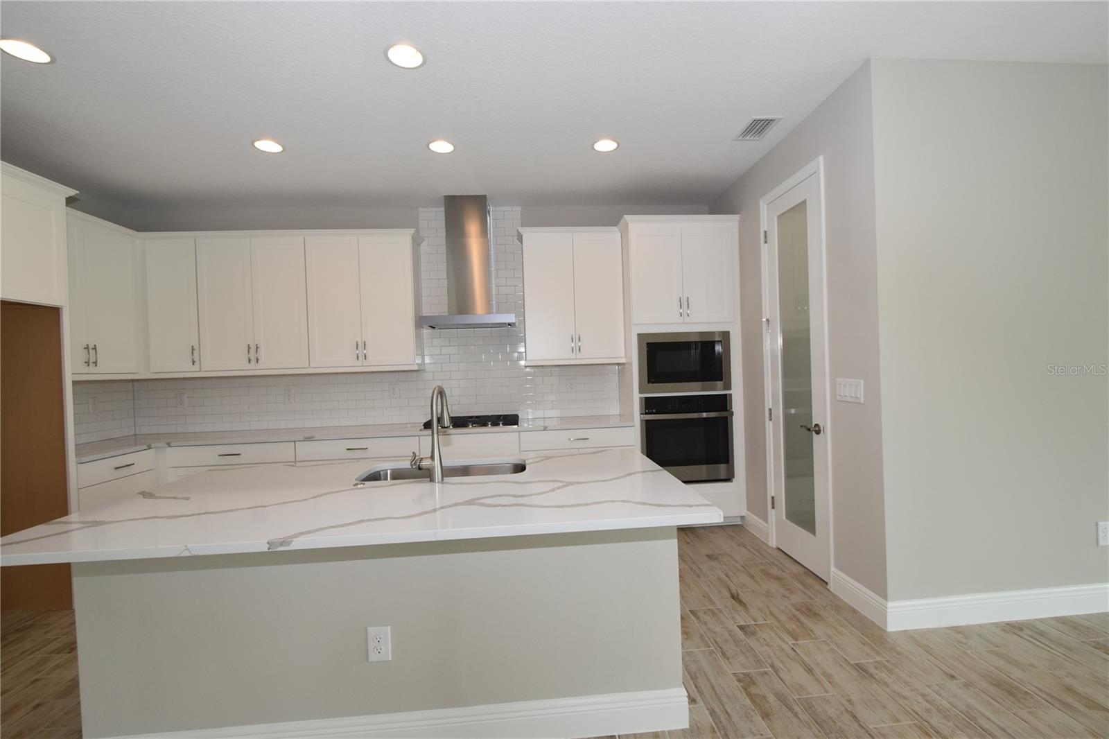 6394 ROADSTEAD CT, APOLLO BEACH, FL, 33572