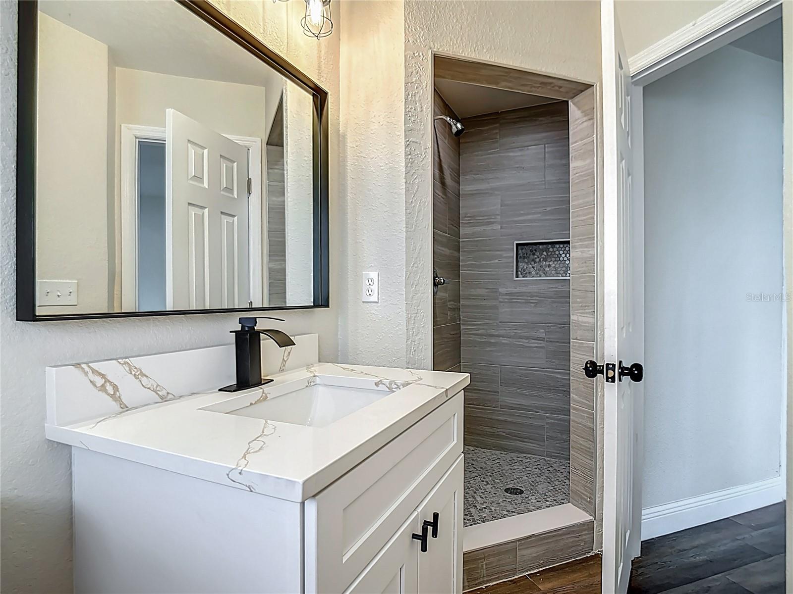 1611 CANAL, TAVARES, FL, 32778