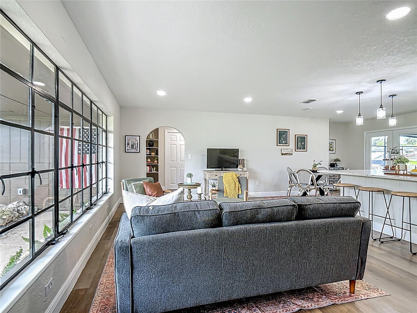 1611 CANAL, TAVARES, FL, 32778