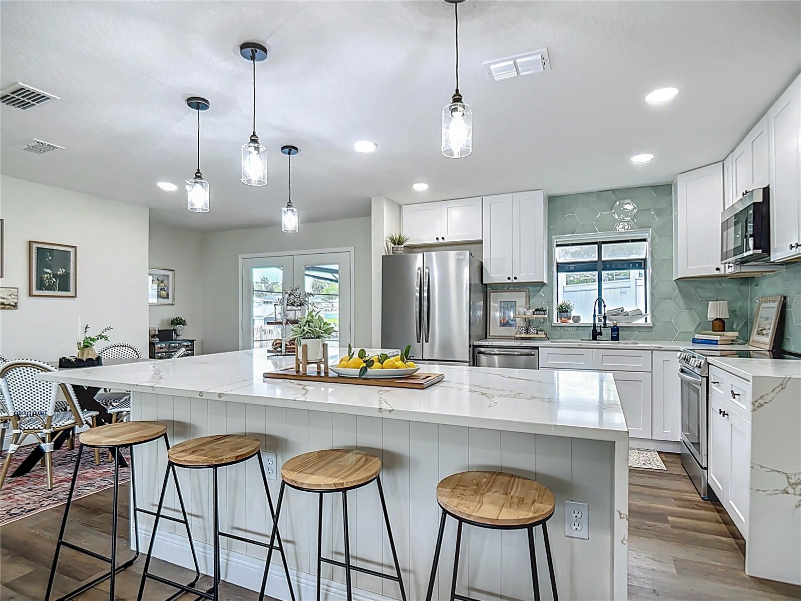 1611 CANAL, TAVARES, FL, 32778