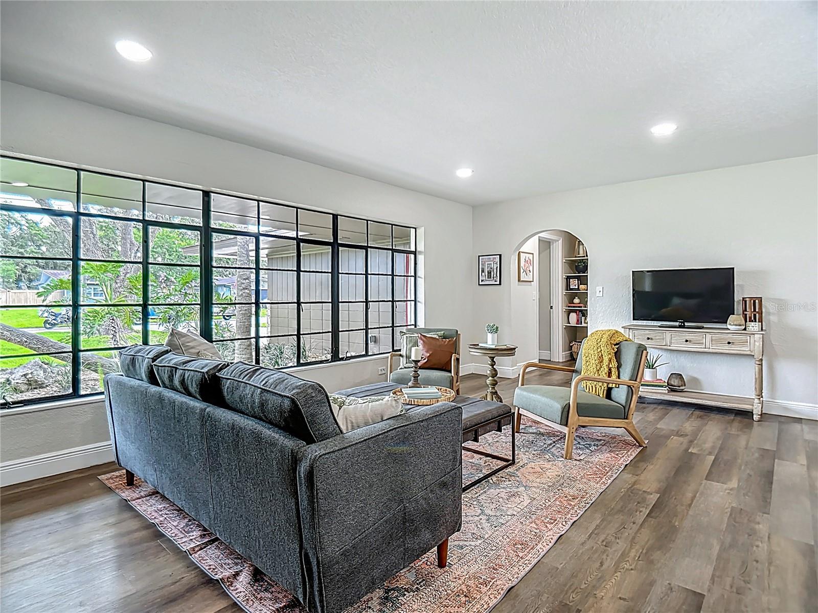 1611 CANAL, TAVARES, FL, 32778