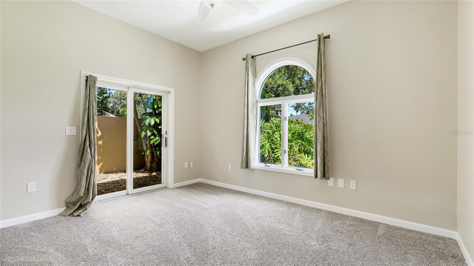 A4655607 Property Photo