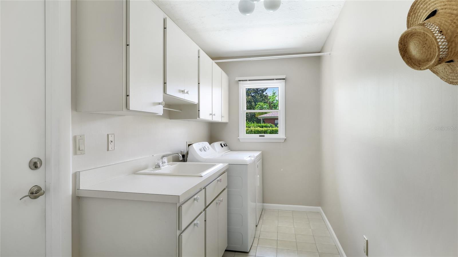 A4655607 Property Photo