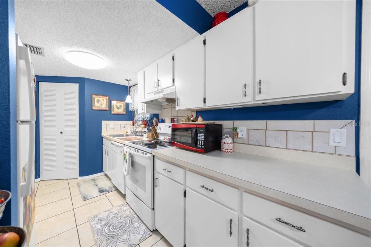 7961 MIDWAY DRIVE TER #J102, OCALA, FL, 34472