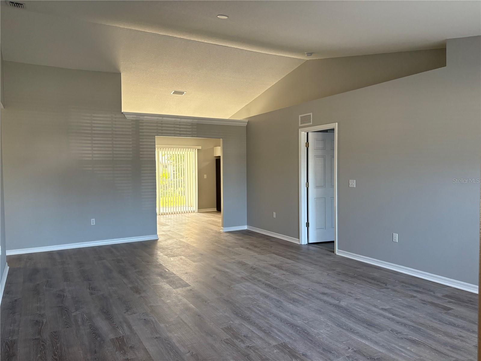 A4655665 Property Photo