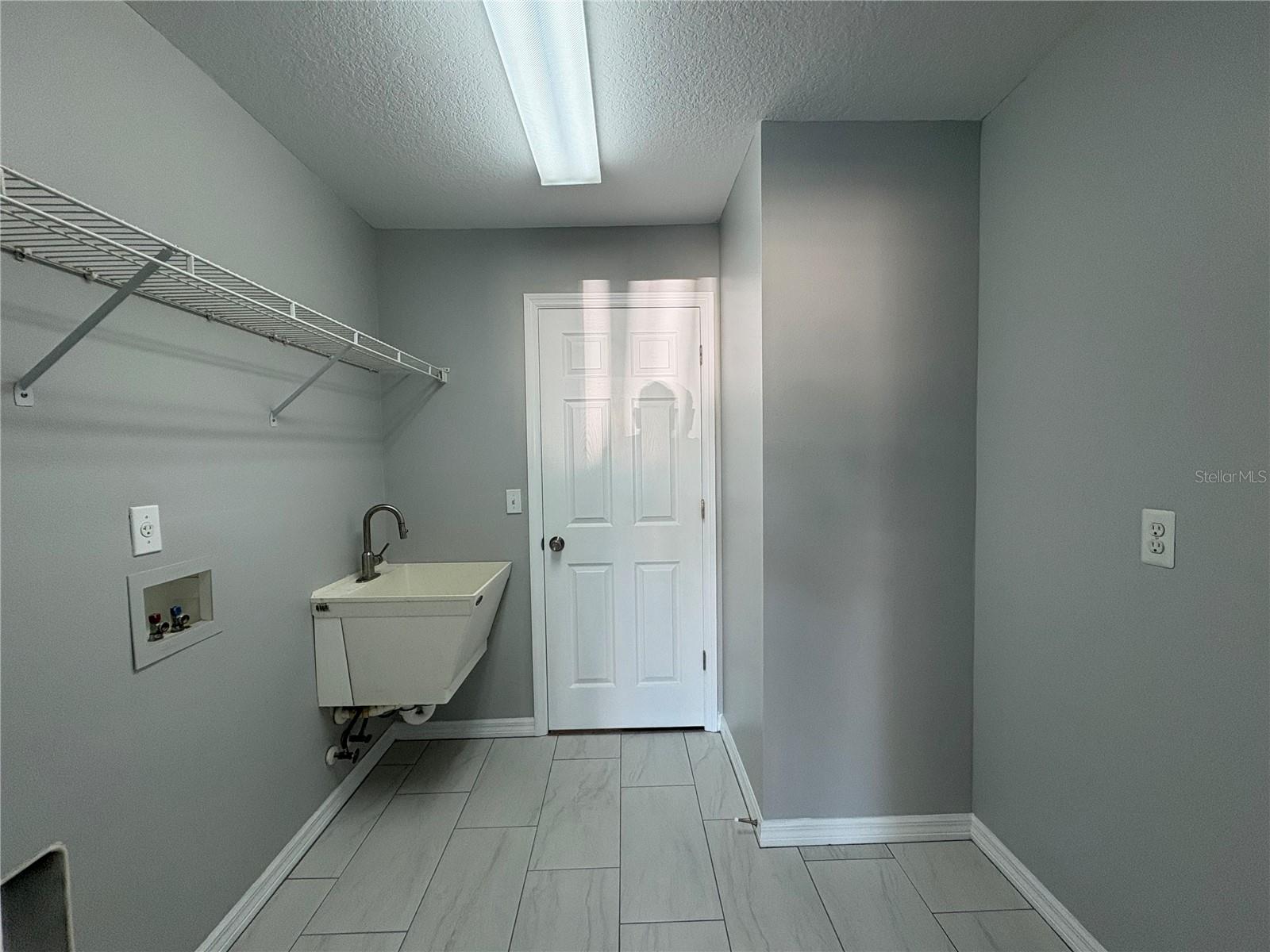 A4655665 Property Photo