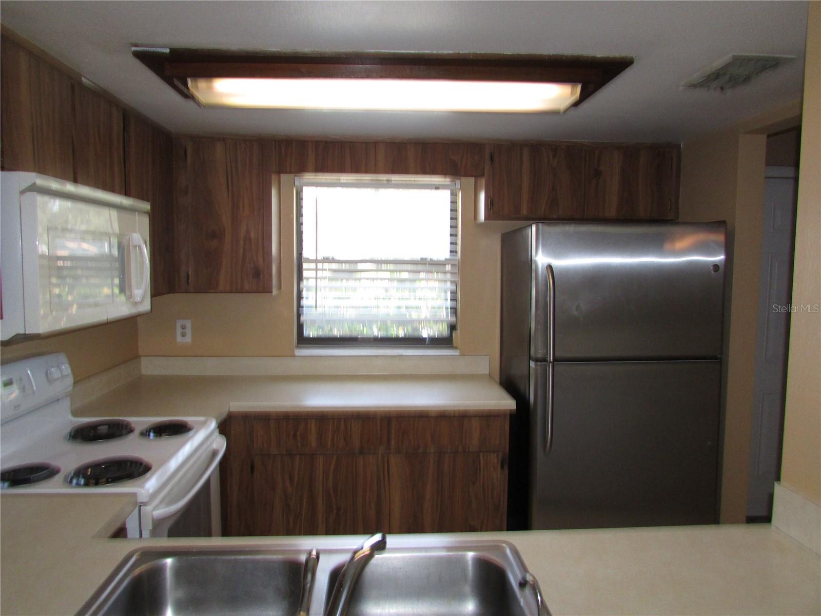 10049 LAKE OAK CIR, TAMPA, FL, 33624