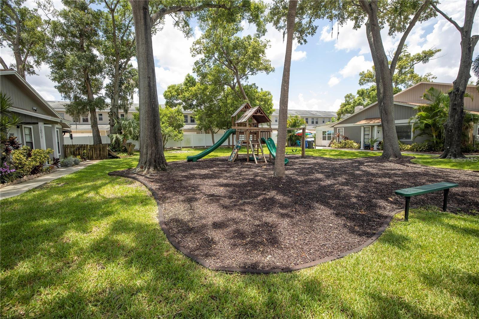 10049 LAKE OAK CIR, TAMPA, FL, 33624