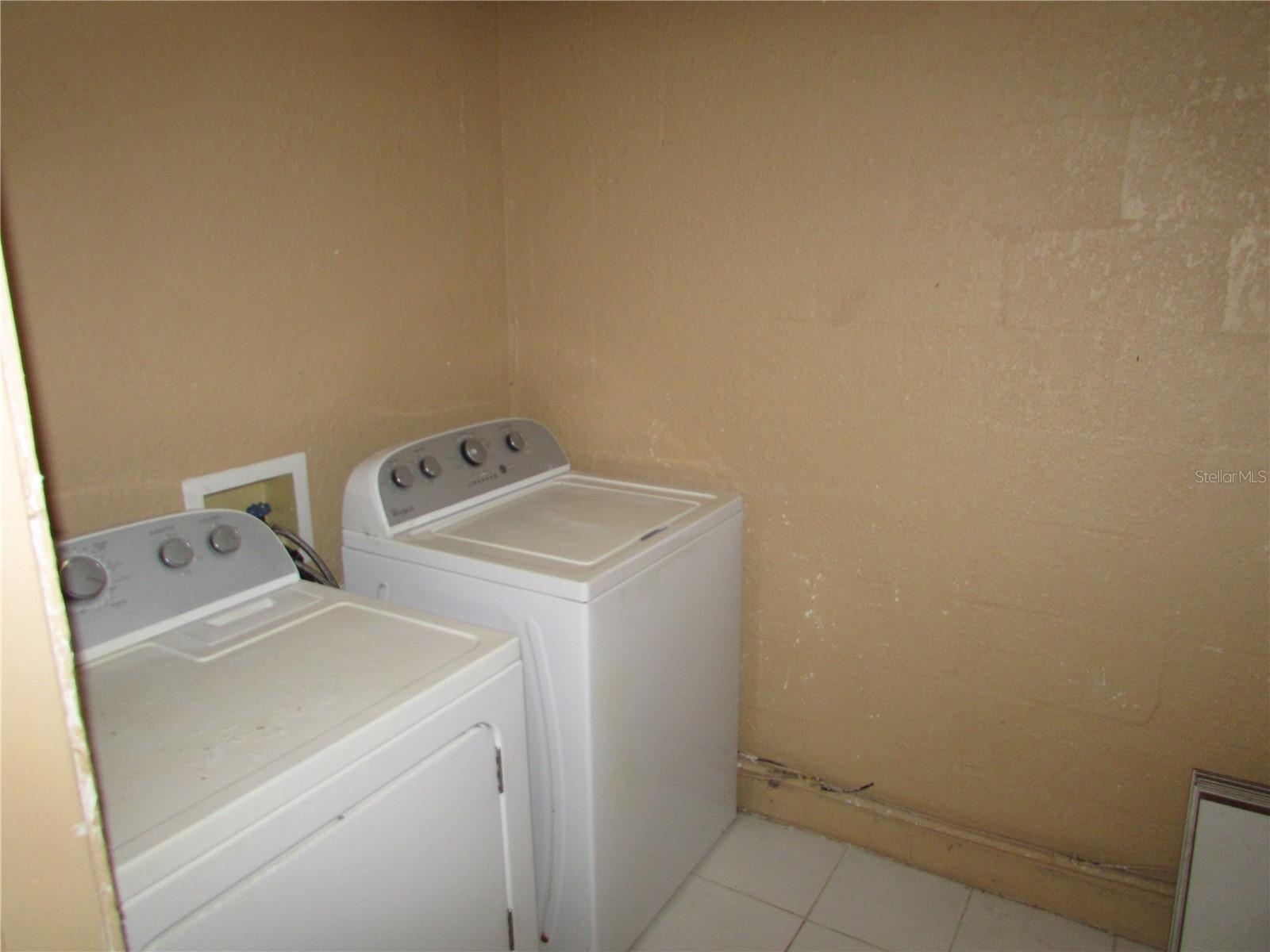 10049 LAKE OAK CIR, TAMPA, FL, 33624