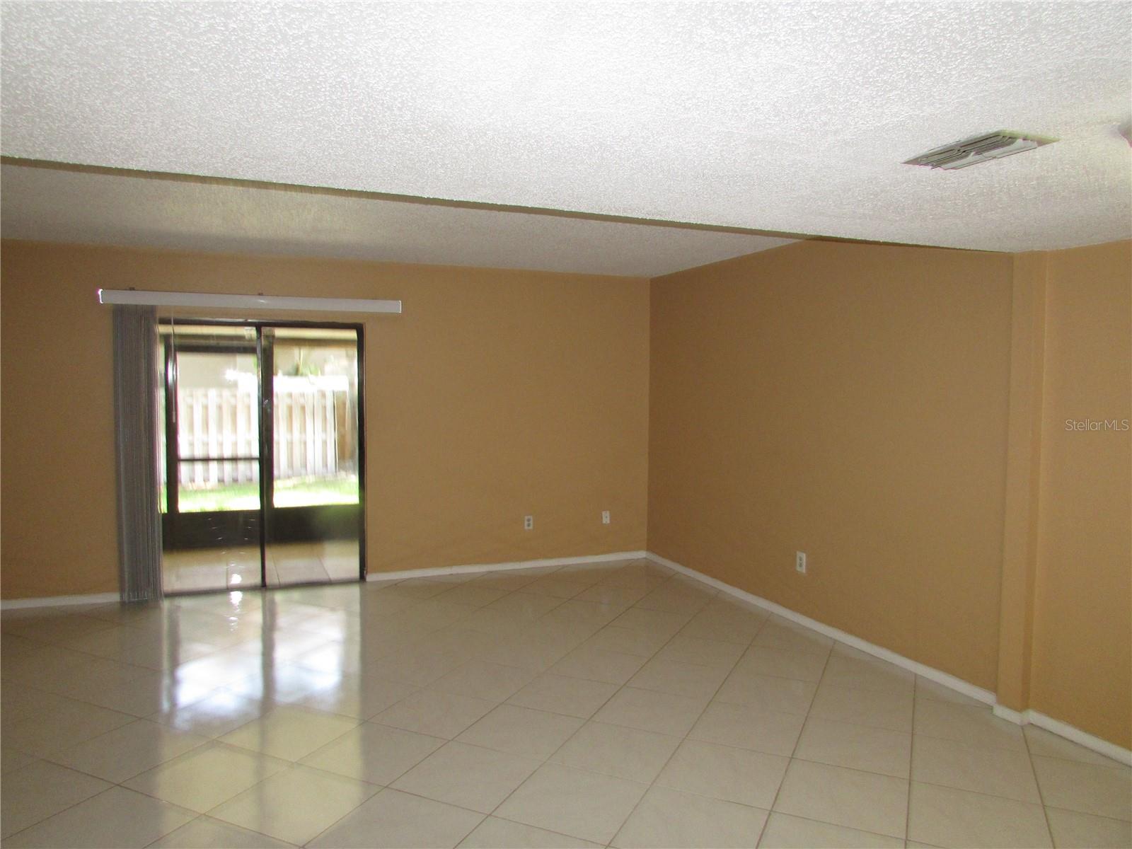 10049 LAKE OAK CIR, TAMPA, FL, 33624