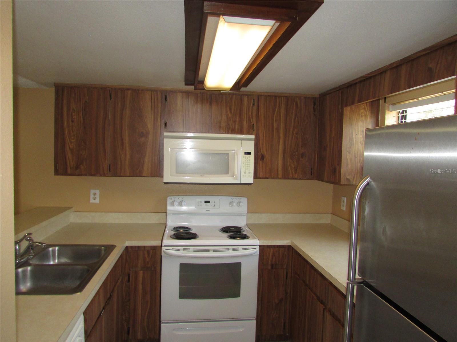 10049 LAKE OAK CIR, TAMPA, FL, 33624