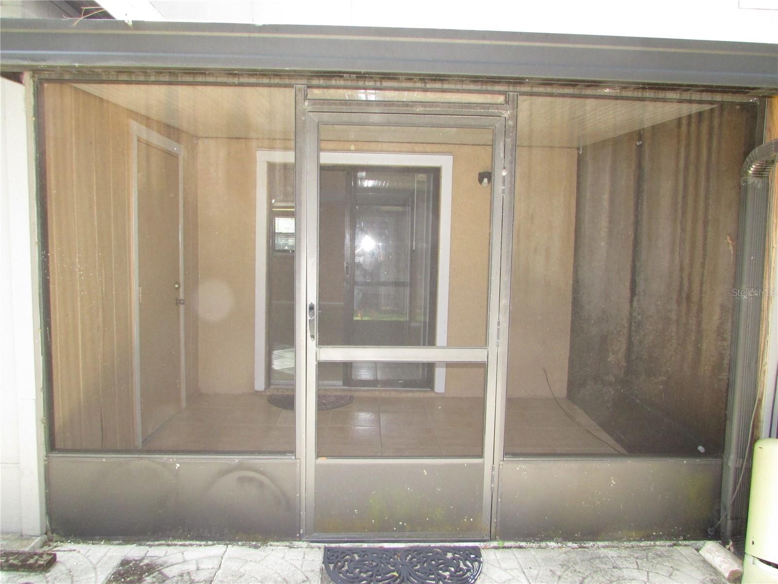 10049 LAKE OAK CIR, TAMPA, FL, 33624