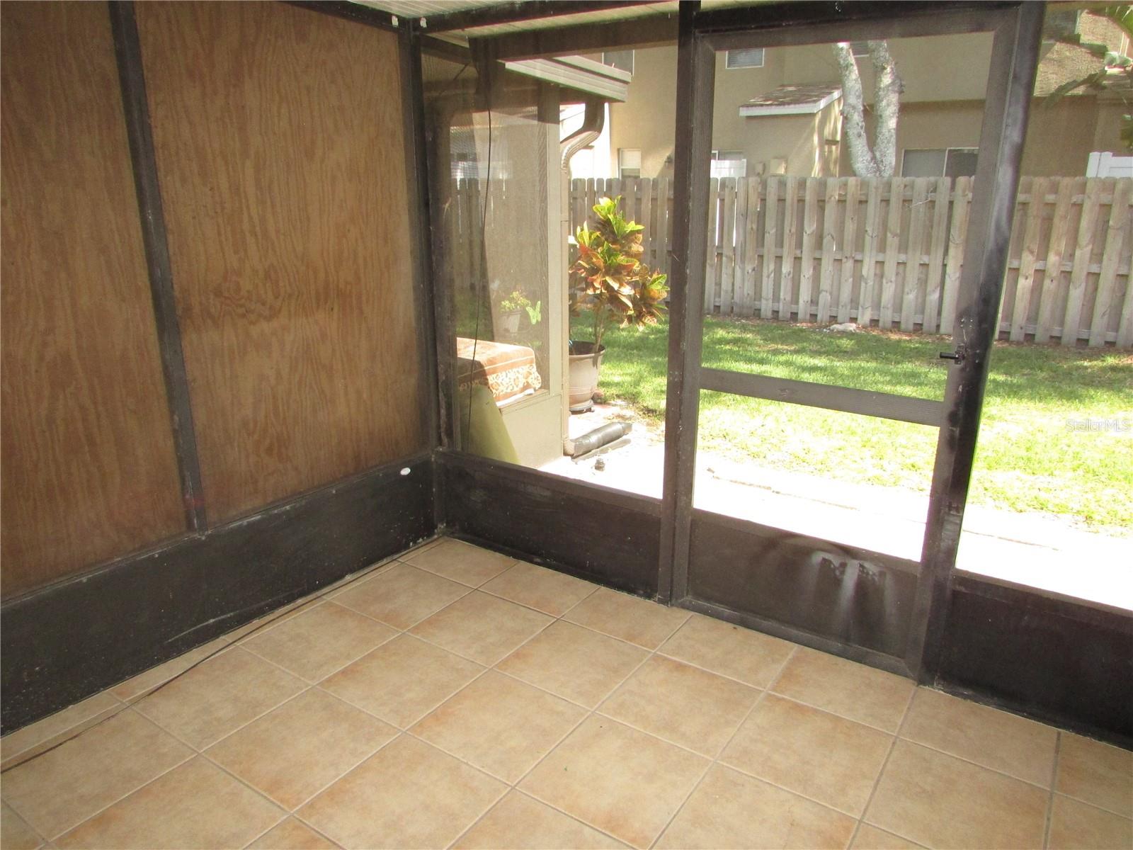 10049 LAKE OAK CIR, TAMPA, FL, 33624