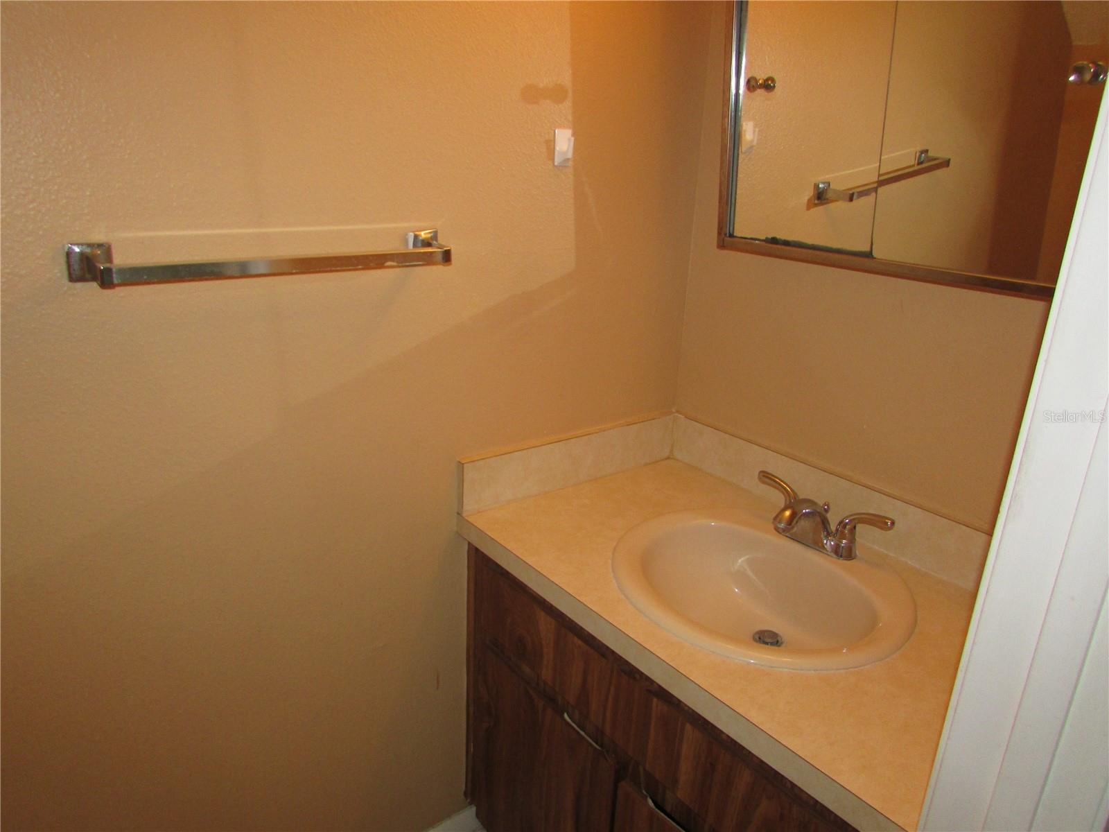 10049 LAKE OAK CIR, TAMPA, FL, 33624