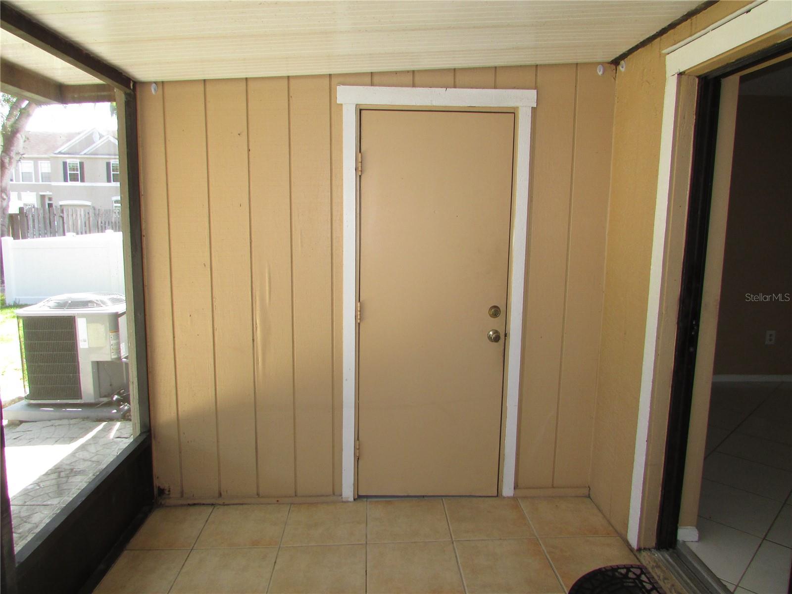 10049 LAKE OAK CIR, TAMPA, FL, 33624