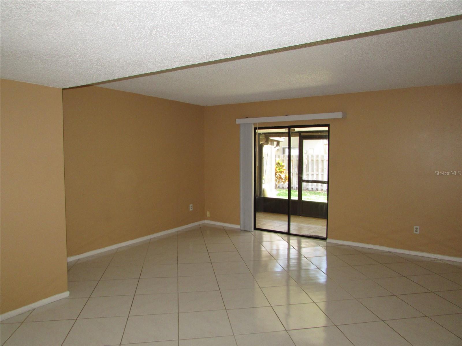 10049 LAKE OAK CIR, TAMPA, FL, 33624