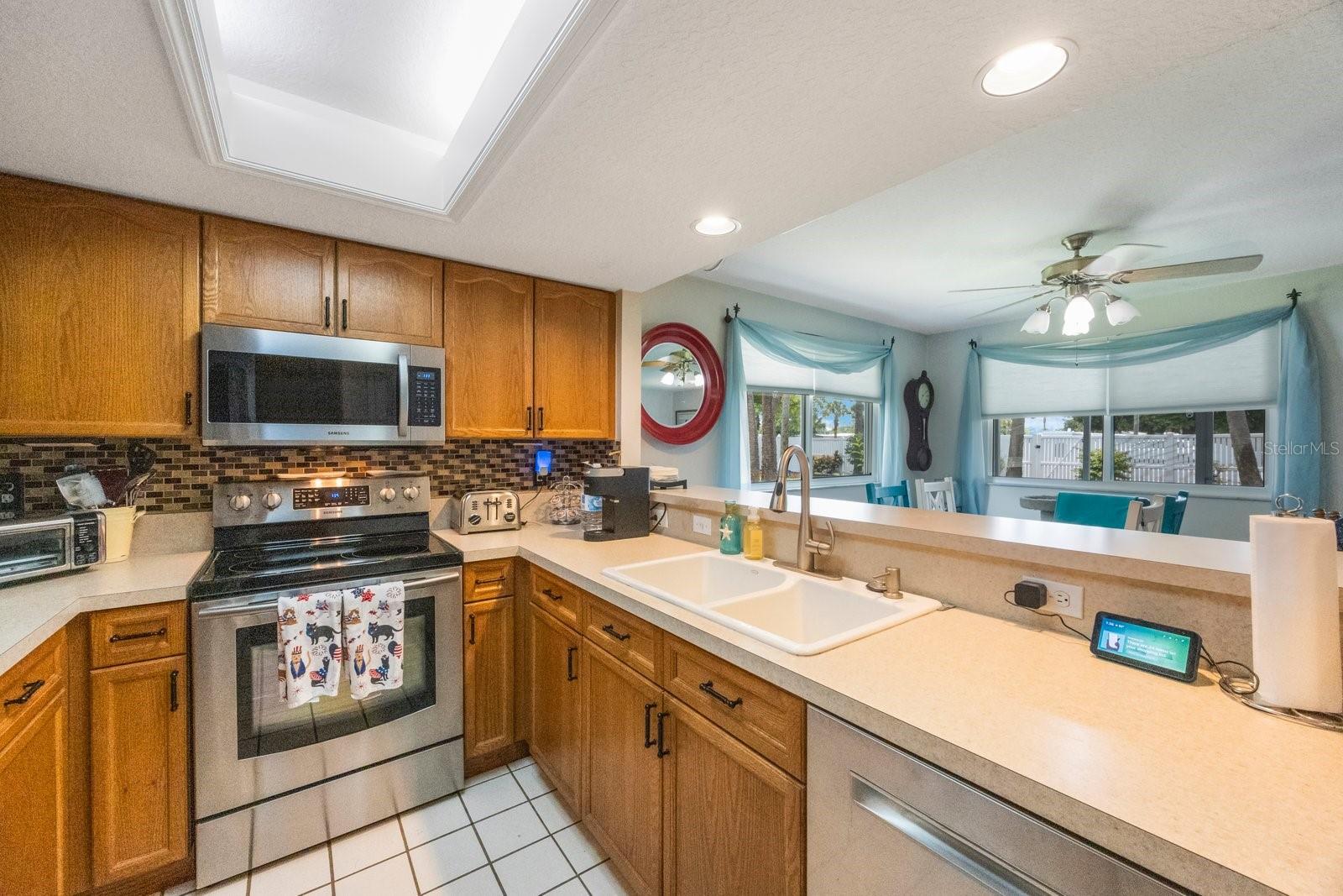 9205 JAKES PATH, LARGO, FL, 33771