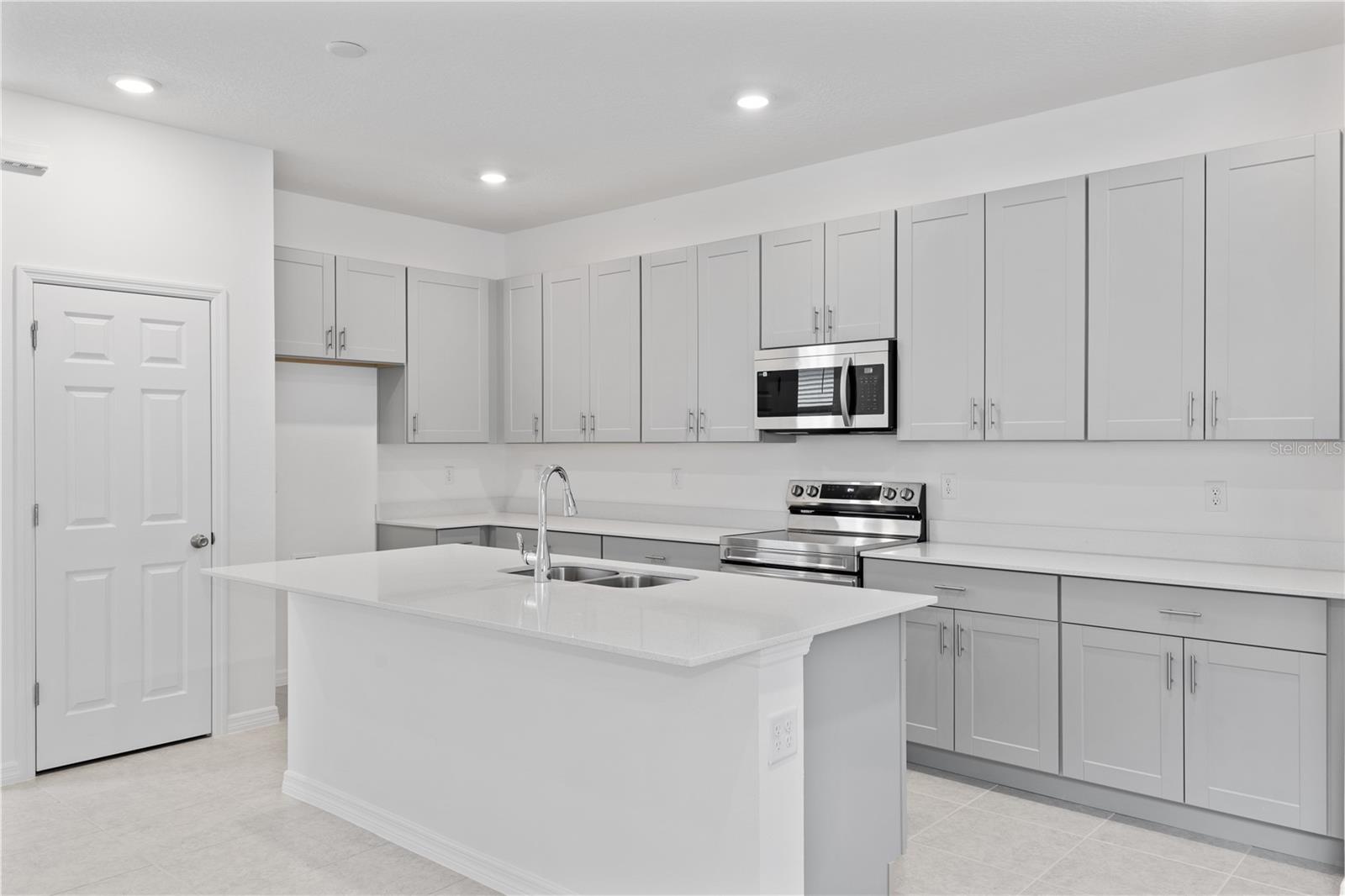 754 LEMON AVE, FRUITLAND PARK, FL, 34731