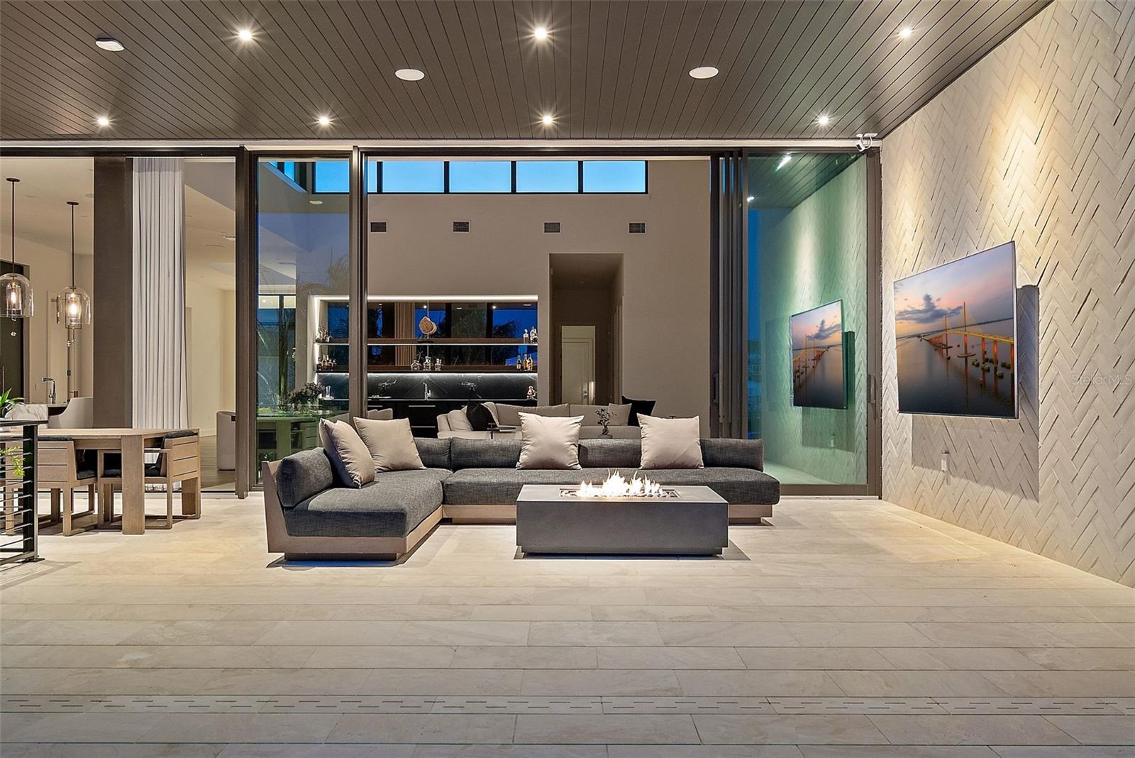 TB8396125 Property Photo