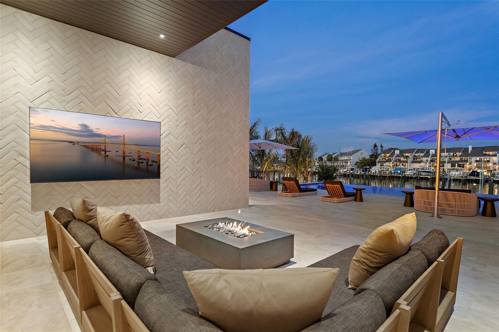 TB8396125 Property Photo