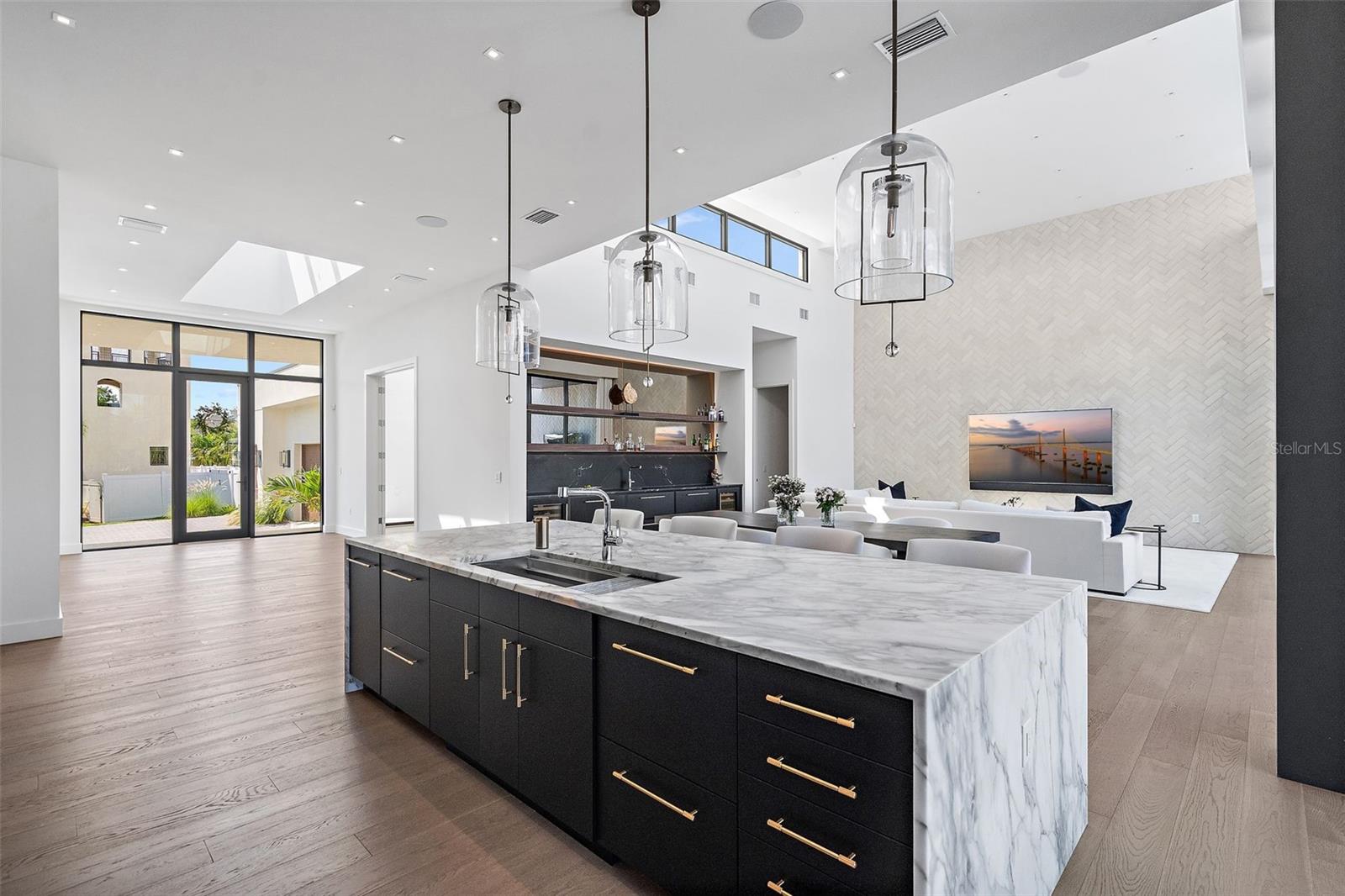 TB8396125 Property Photo