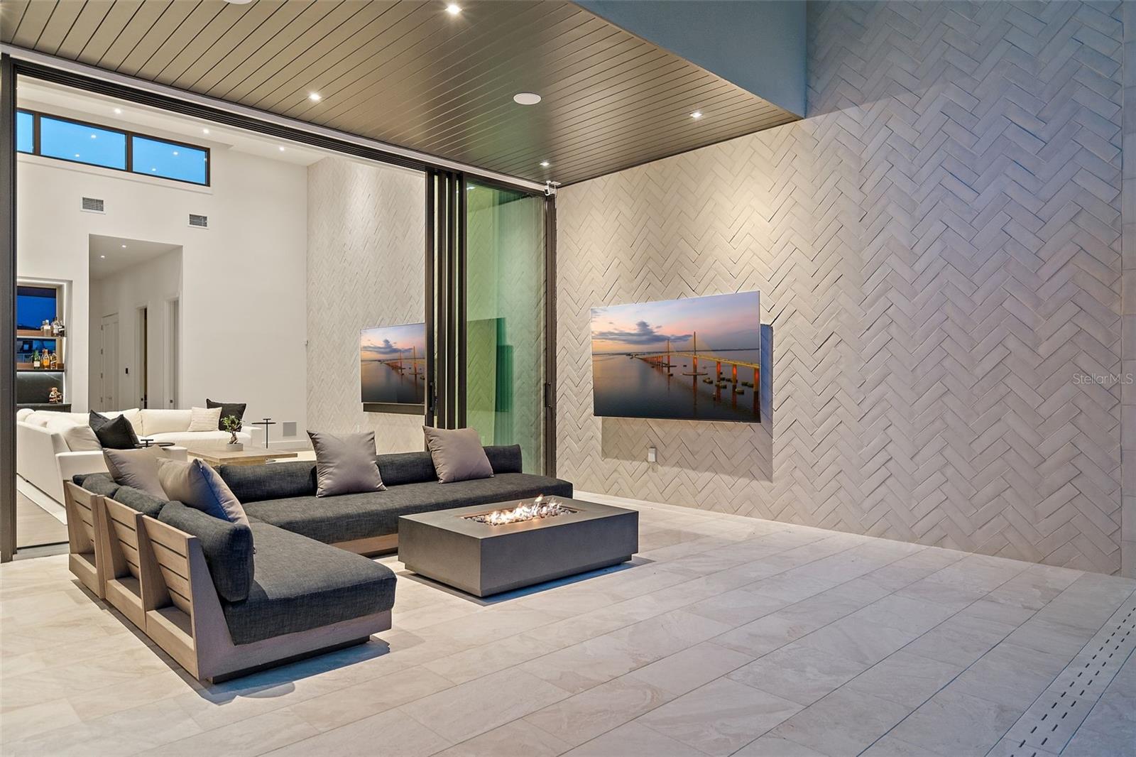 TB8396125 Property Photo