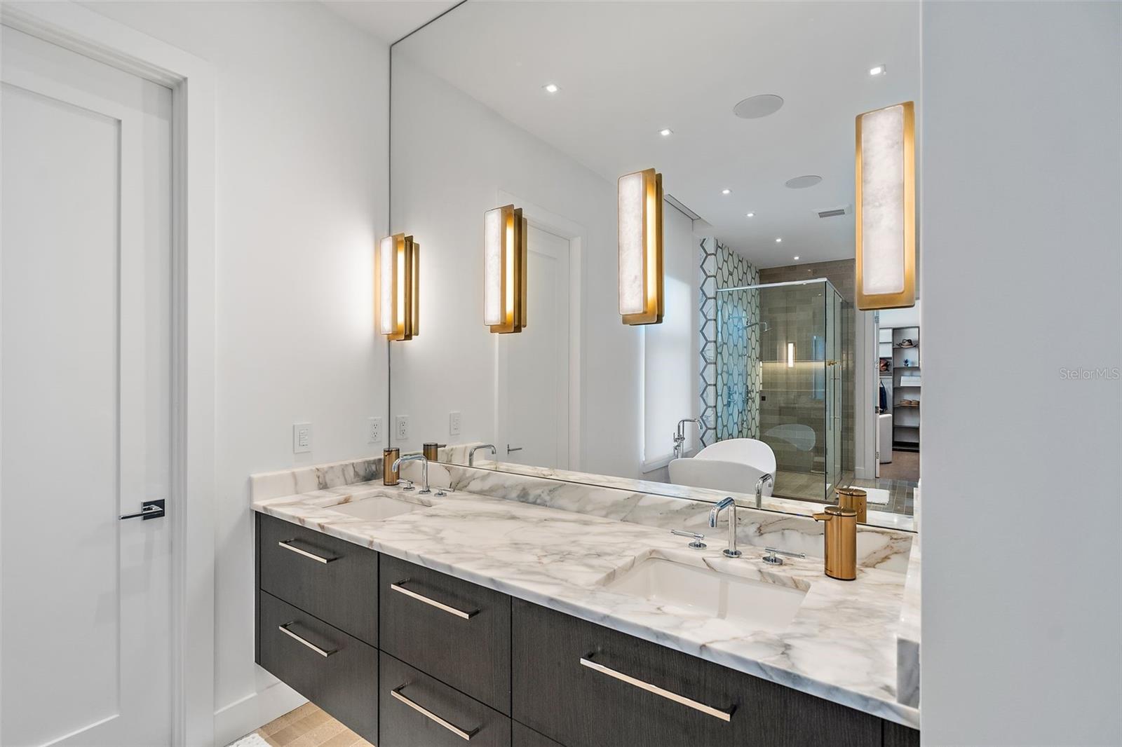 TB8396125 Property Photo