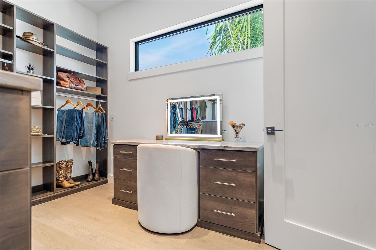 TB8396125 Property Photo