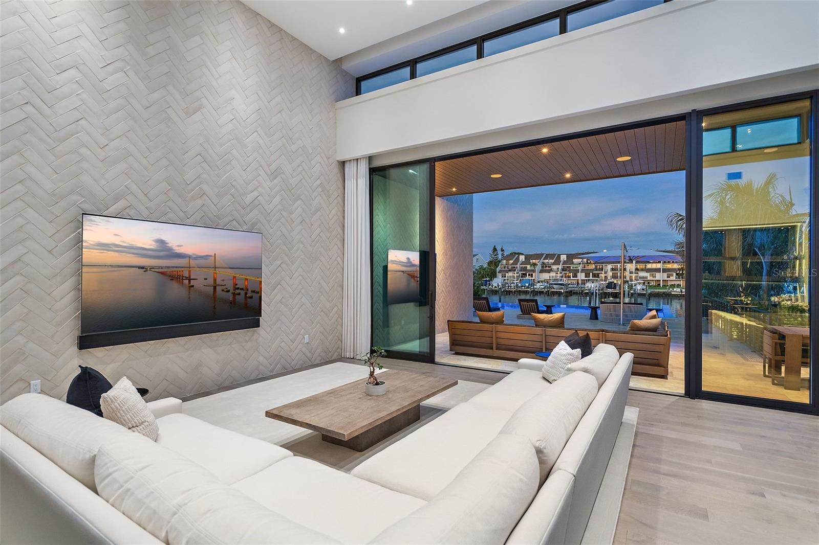 TB8396125 Property Photo