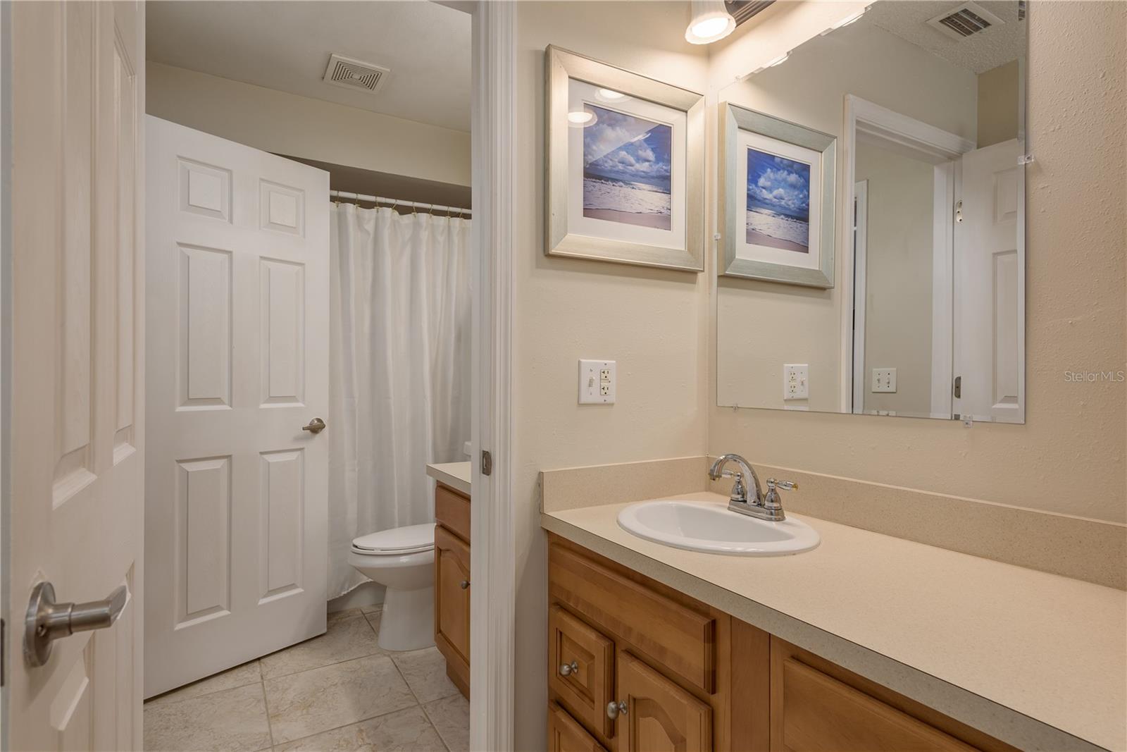 Private or shared double sink area