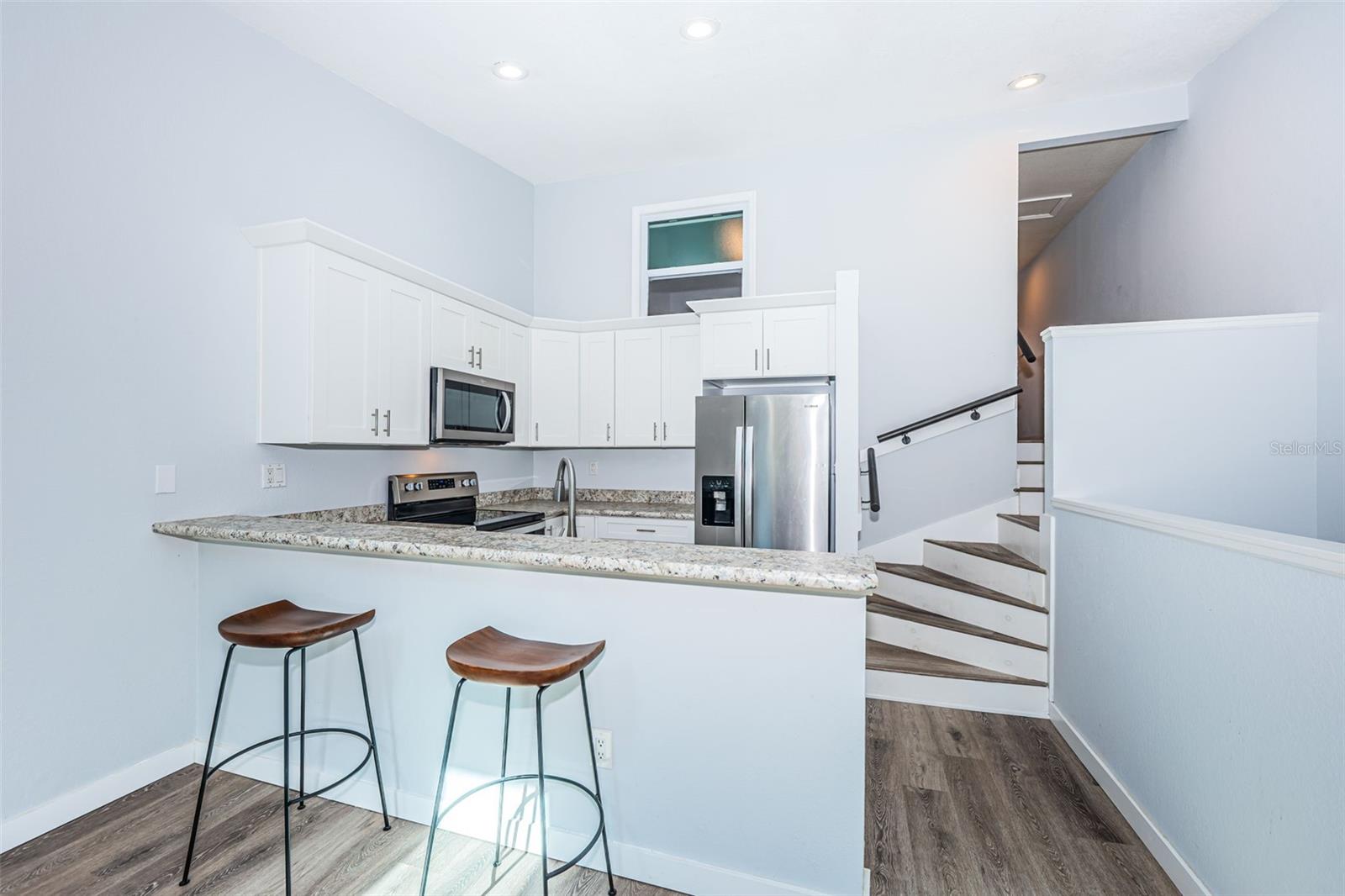 Kitchen breakfast bar