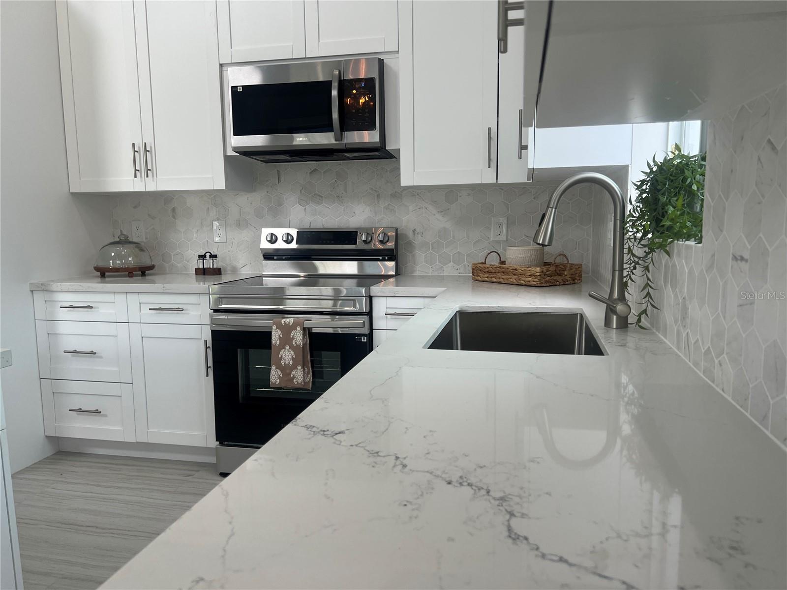 132 RIVIERA DR, TAVERNIER, FL, 33070