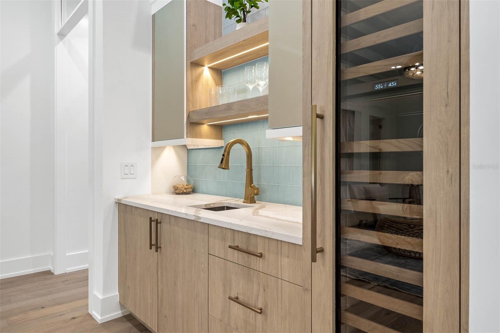 O6317785 Property Photo