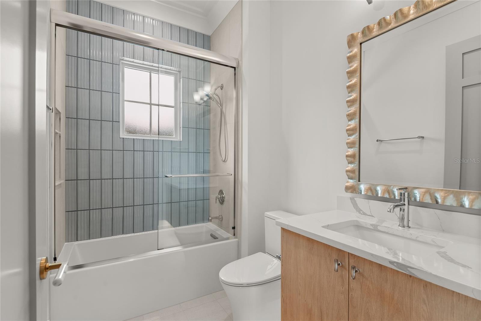 O6317785 Property Photo